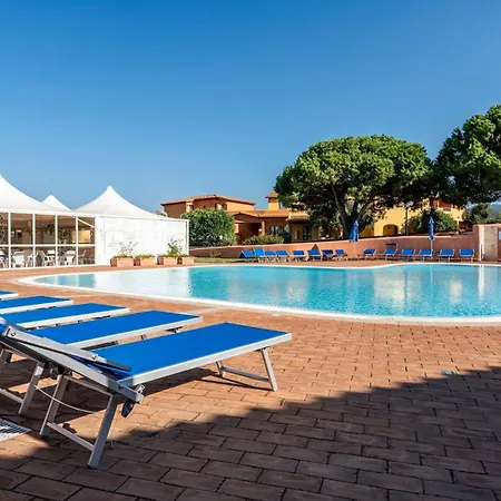 Cozy With Shared Pool شقة