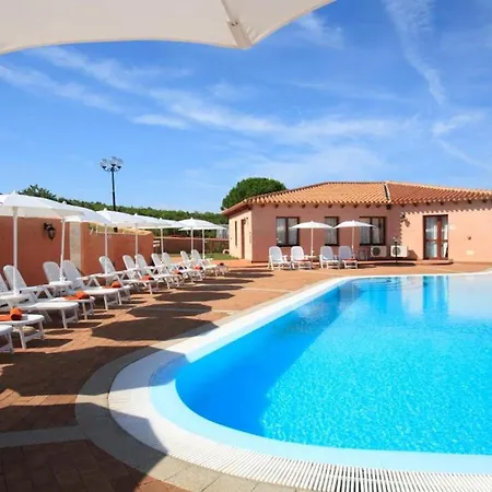 Cozy With Shared Pool شقة