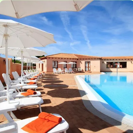 Cozy With Shared Pool *