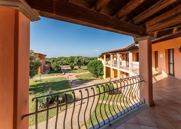 Cozy With Shared Pool Apartment *